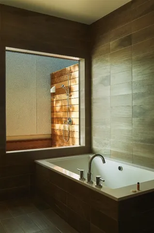 $3,200,000 | 4713 VÃa Media, Austin, TX 78746