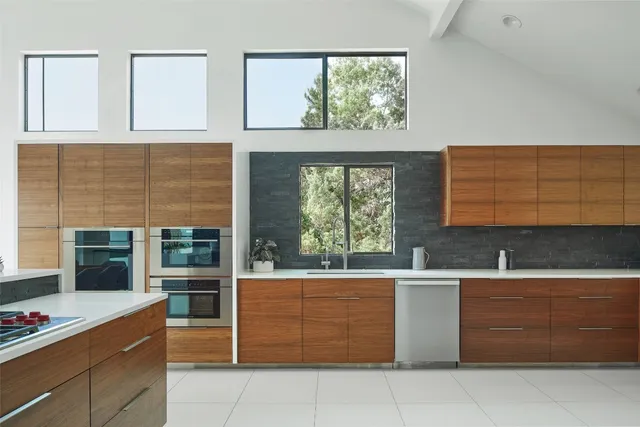 $3,200,000 | 4713 VÃa Media, Austin, TX 78746