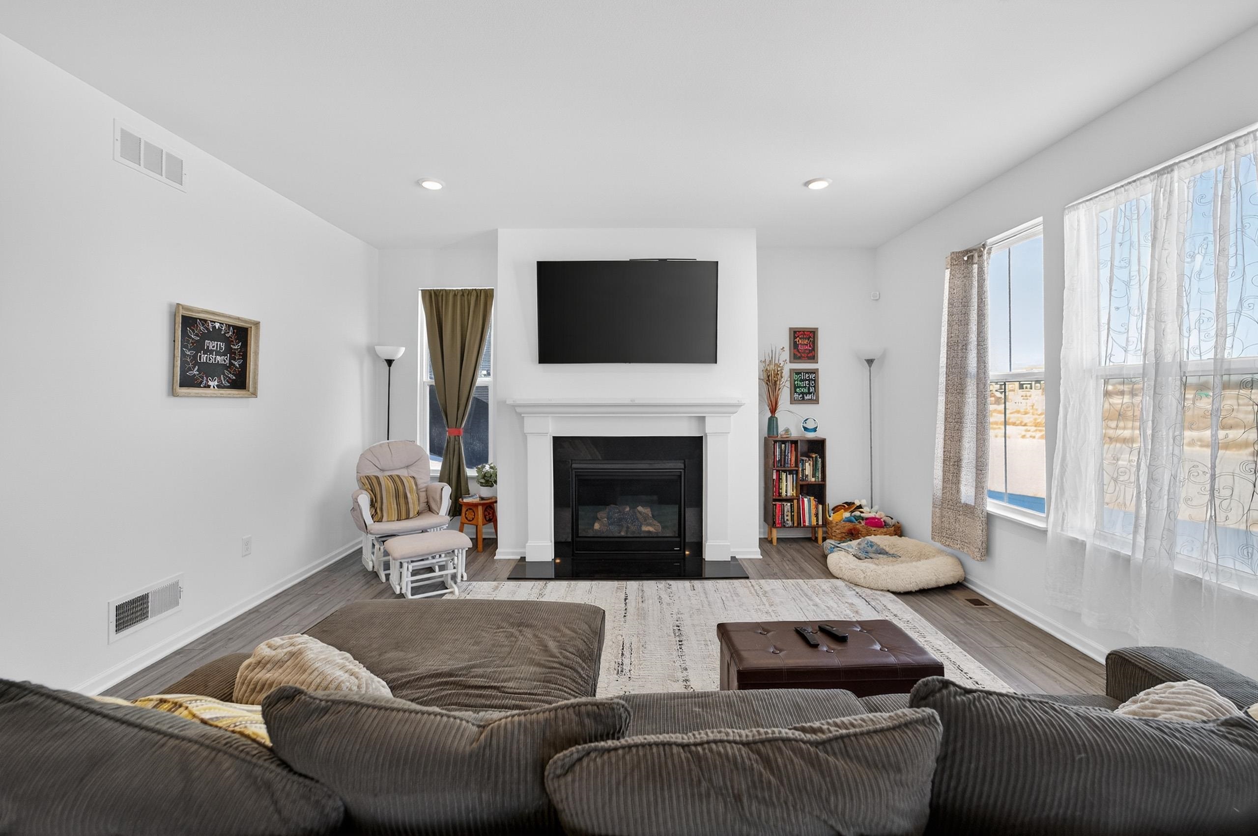 4127 Eton Circle Windsor, WI 53598 - Photo 8 of 46