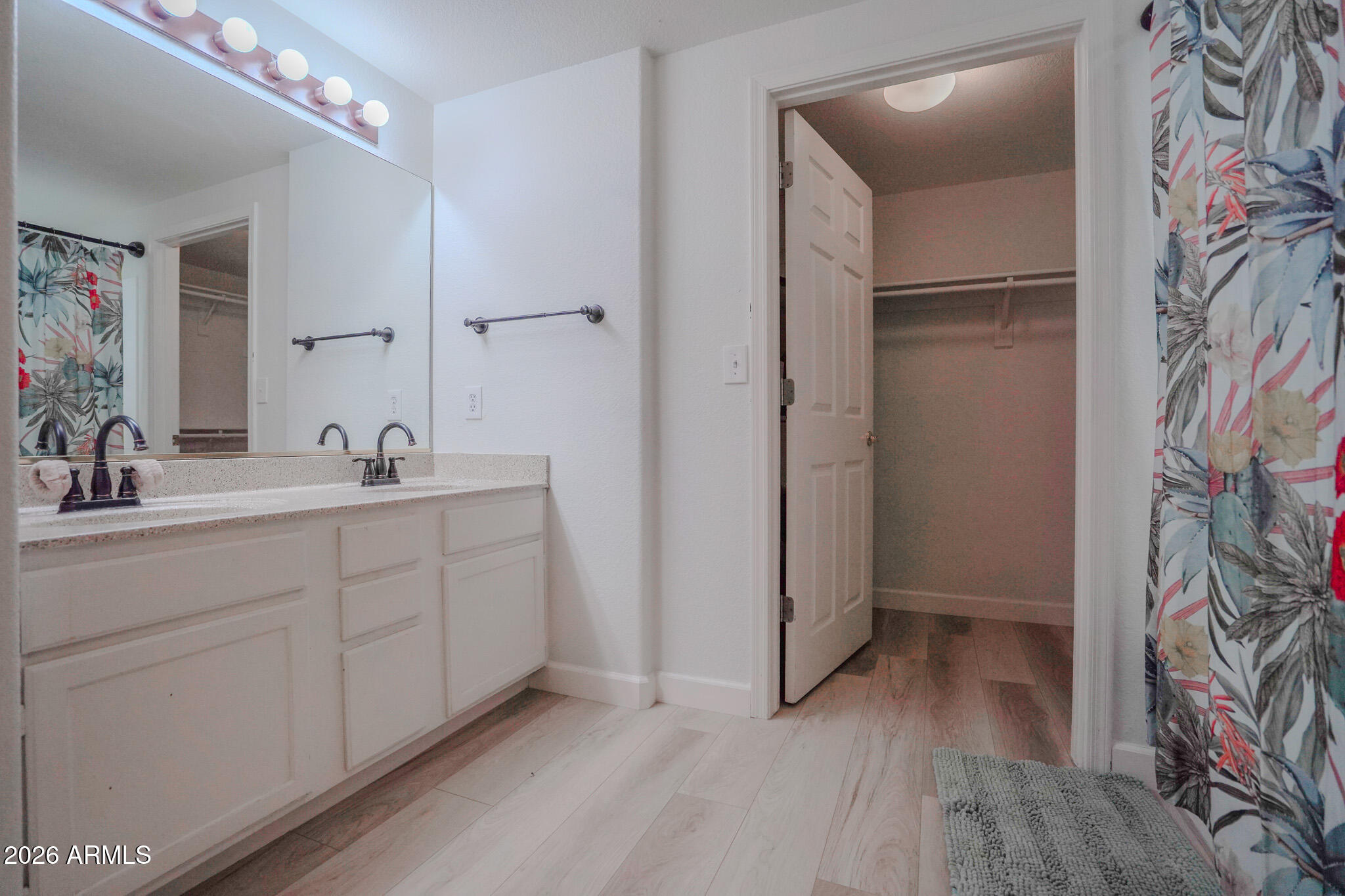 10410 North Cave Creek Road, Unit 1111 Phoenix, AZ 85020 - Photo 13 of 21 DSC01024