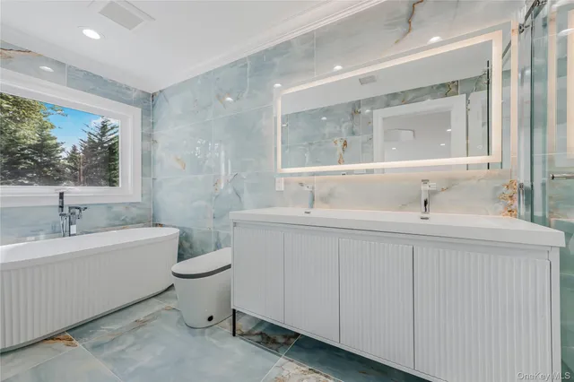 $2,199,999 | 15 Southwick Court North, Plainview, NY 11803