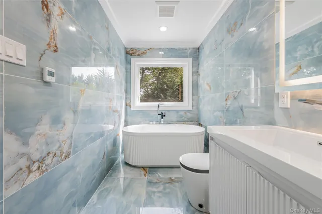 $2,199,999 | 15 Southwick Court North, Plainview, NY 11803