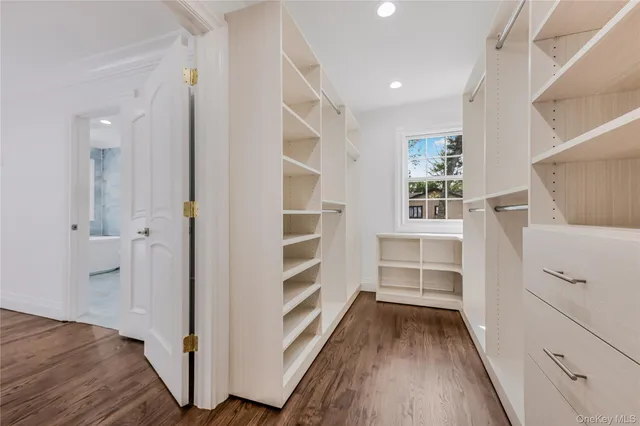 $2,199,999 | 15 Southwick Court North, Plainview, NY 11803