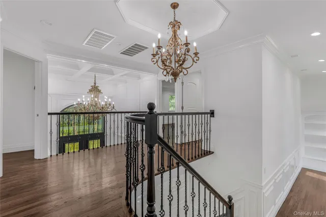 $2,199,999 | 15 Southwick Court North, Plainview, NY 11803