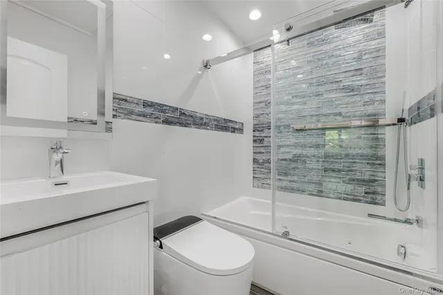 $2,199,999 | 15 Southwick Court North, Plainview, NY 11803