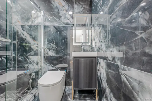 $2,199,999 | 15 Southwick Court North, Plainview, NY 11803