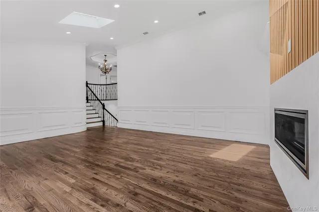 $2,199,999 | 15 Southwick Court North, Plainview, NY 11803