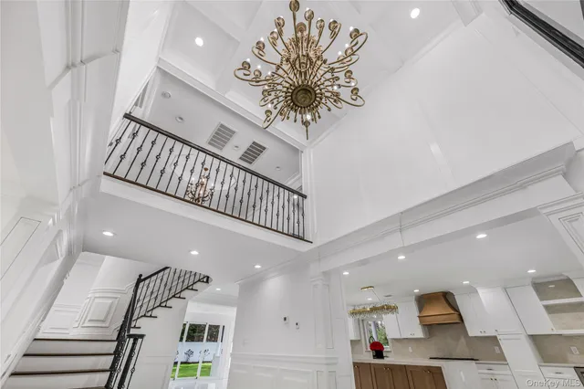 $2,199,999 | 15 Southwick Court North, Plainview, NY 11803