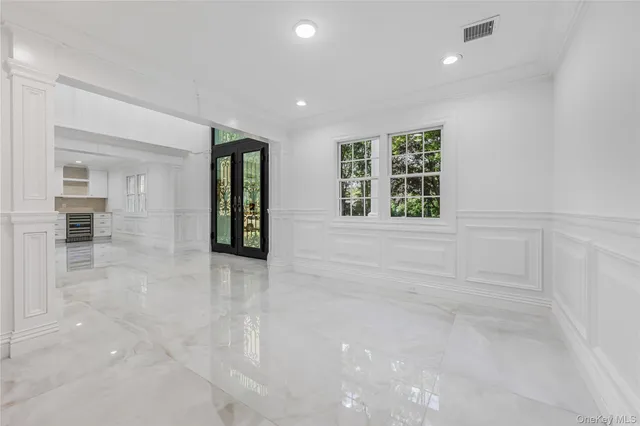 $2,199,999 | 15 Southwick Court North, Plainview, NY 11803