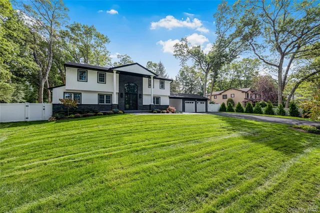 $2,199,999 | 15 Southwick Court North, Plainview, NY 11803