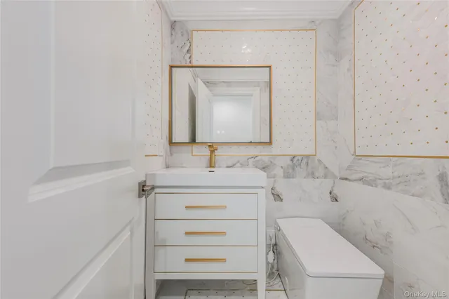 $2,199,999 | 15 Southwick Court North, Plainview, NY 11803