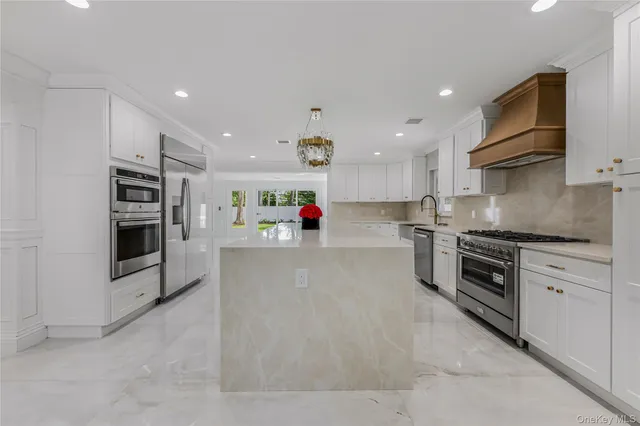 $2,199,999 | 15 Southwick Court North, Plainview, NY 11803