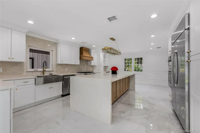 $2,199,999 | 15 Southwick Court North, Plainview, NY 11803