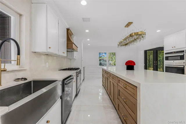 $2,199,999 | 15 Southwick Court North, Plainview, NY 11803