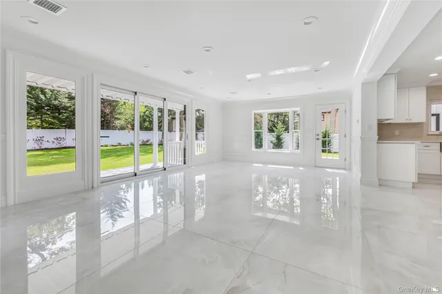 $2,199,999 | 15 Southwick Court North, Plainview, NY 11803