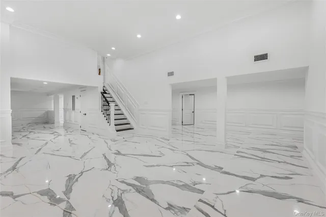 $2,199,999 | 15 Southwick Court North, Plainview, NY 11803