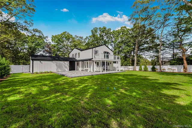 $2,199,999 | 15 Southwick Court North, Plainview, NY 11803