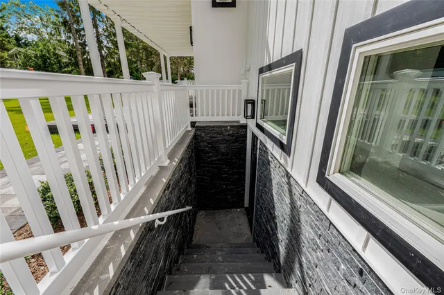 $2,199,999 | 15 Southwick Court North, Plainview, NY 11803