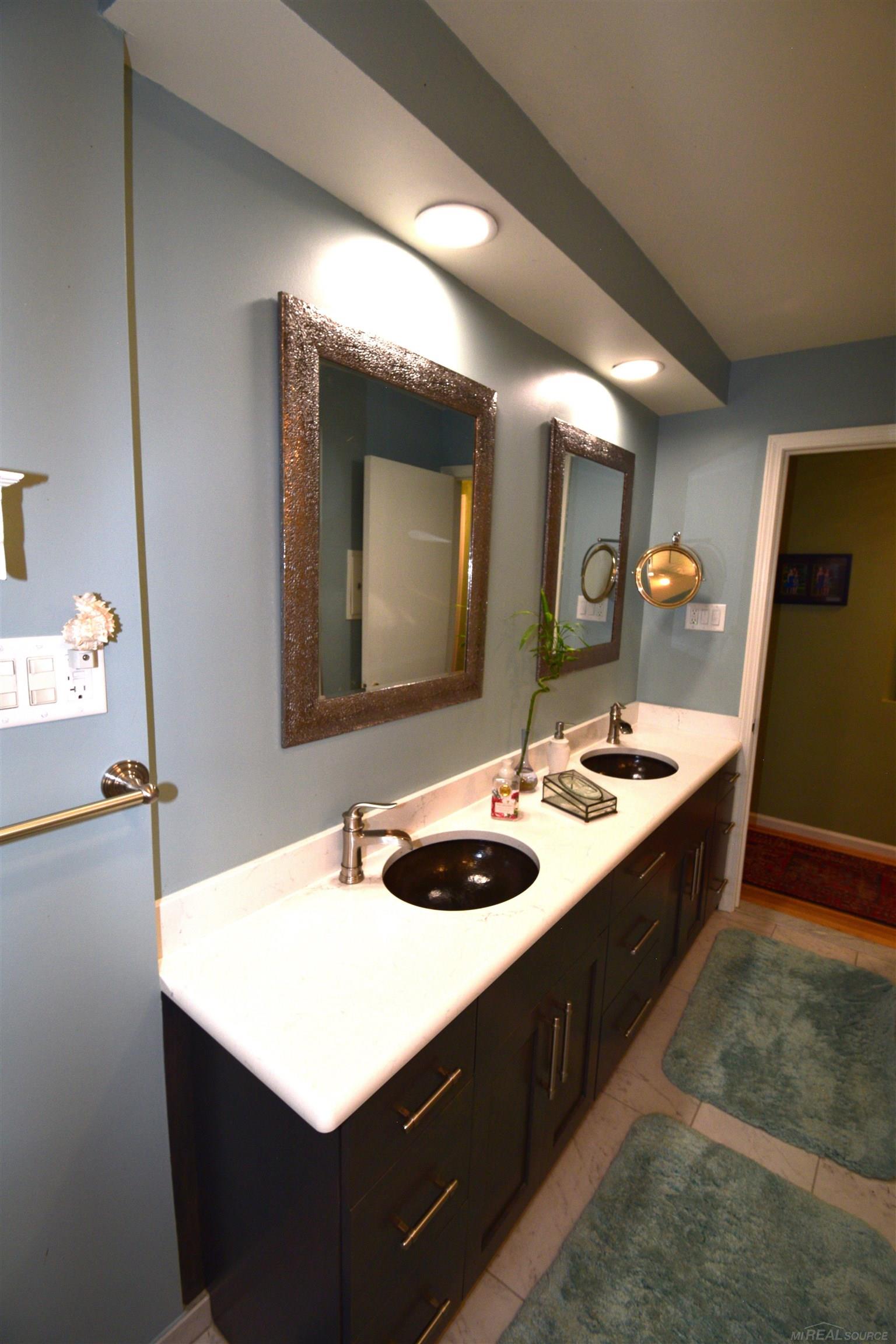 855 Harcourt Road Grosse Pointe, MI 48230 - Photo 14 of 68 50125193-13.JPG