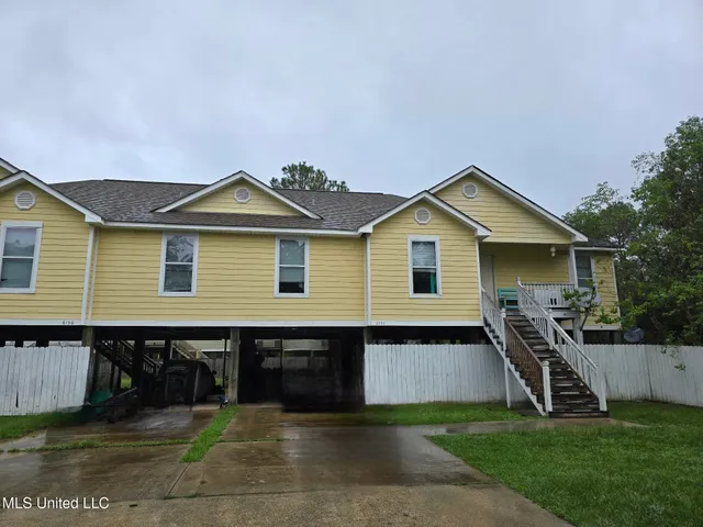 $1,350 | 6156 East Madison Street, Bay St. Louis, MS 39520