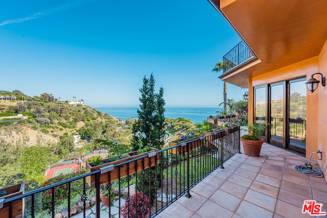 3854 Rambla Orienta Malibu, CA 90265 - Photo 18 of 33