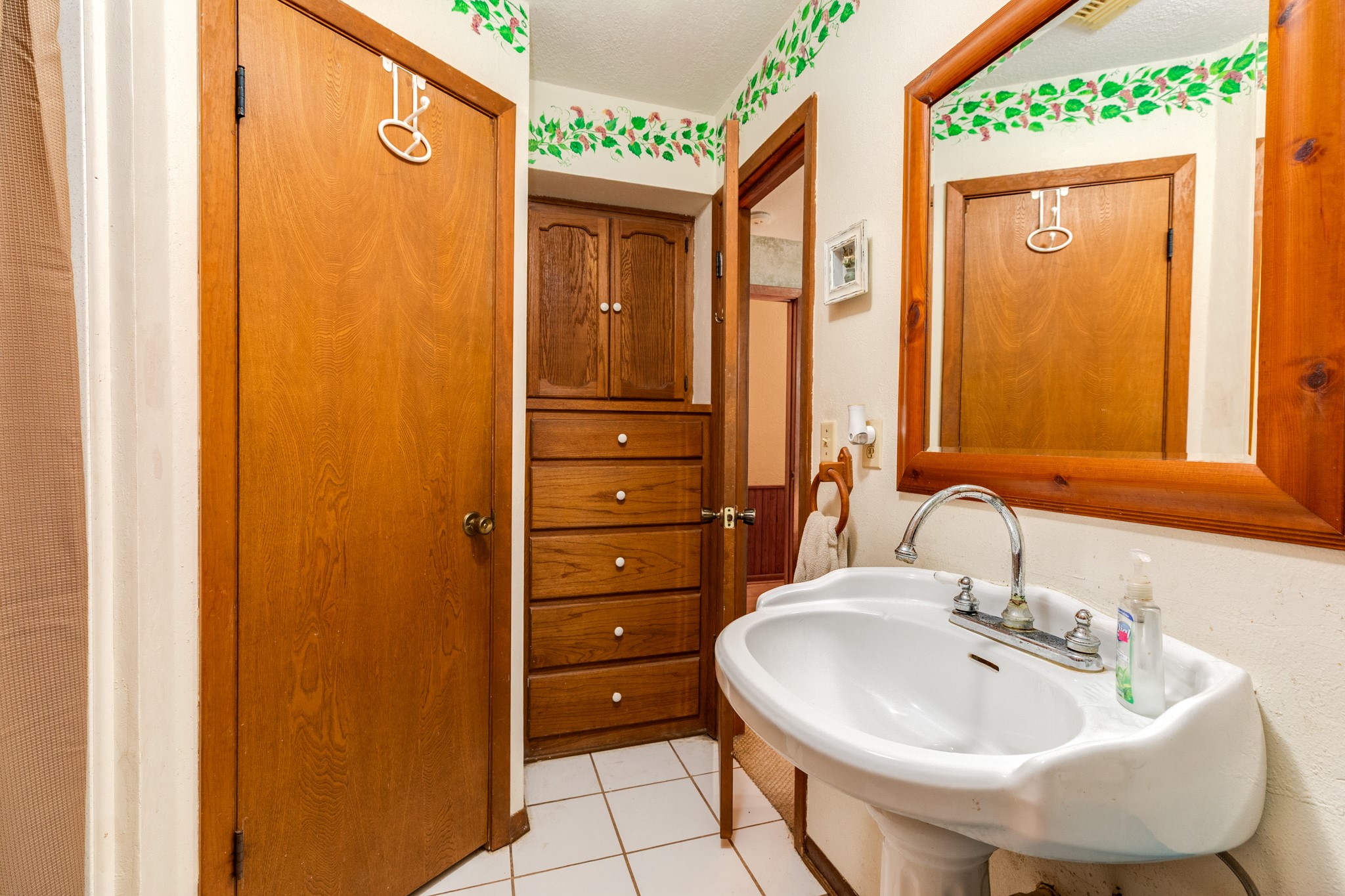 4821 County Road 288 Angleton, TX 77515 - Photo 21 of 35 a bathroom with a sink and a mirror