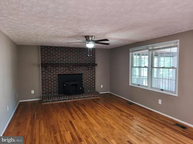 $3,350 | 109 Buckeye Court, Sterling, VA 20164