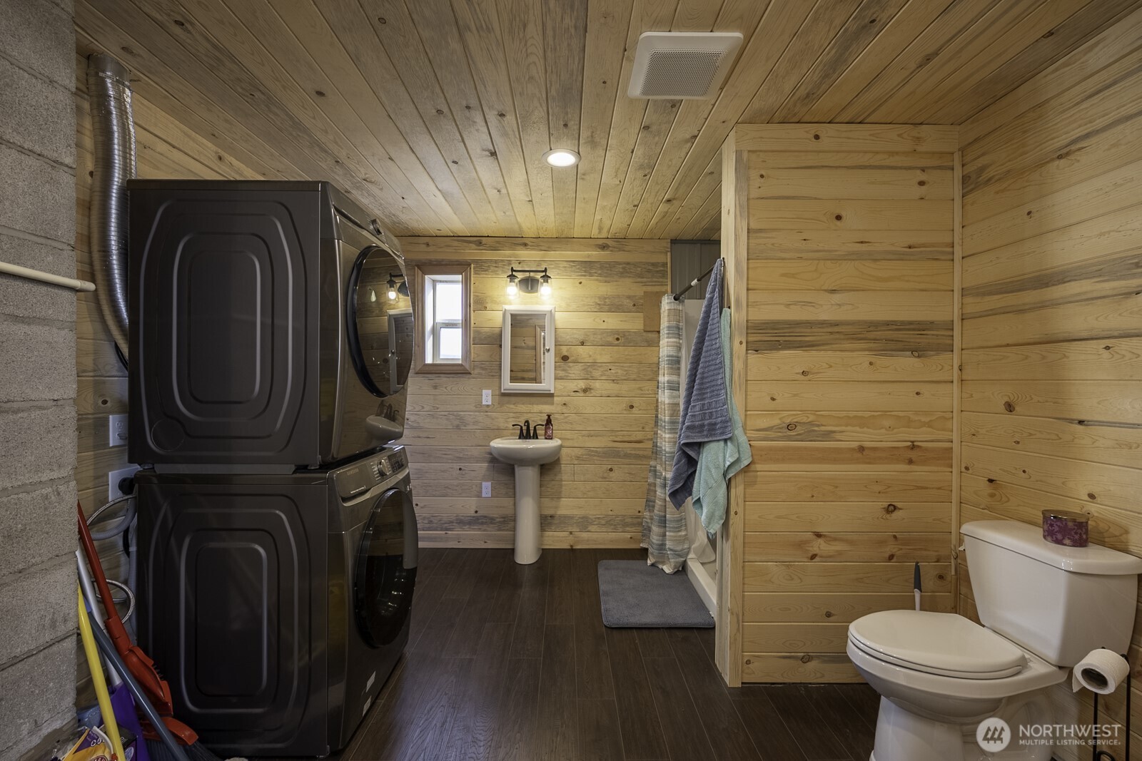 32244 Mohler Road East Mohler, WA 99154 - Photo 27 of 35 a bathroom with a toilet and a shower