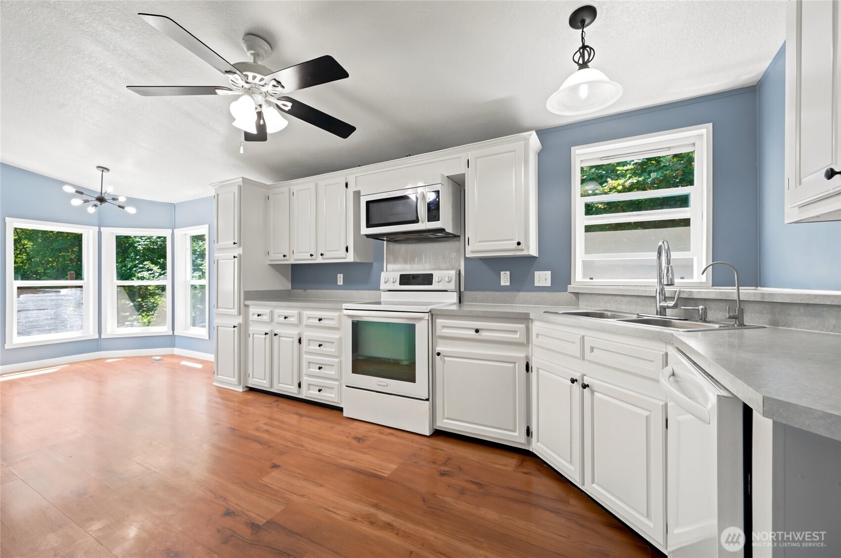 111 Shallow Shore Road Bellingham, WA 98229 - Photo 12 of 35