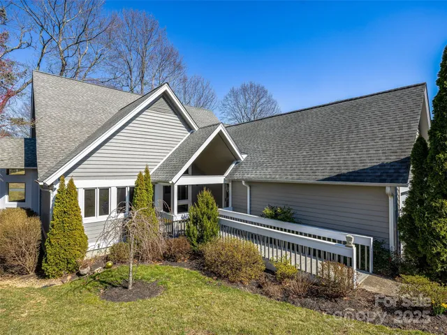 $600,000 | 140 Overlook Drive, Flat Rock, NC 28731