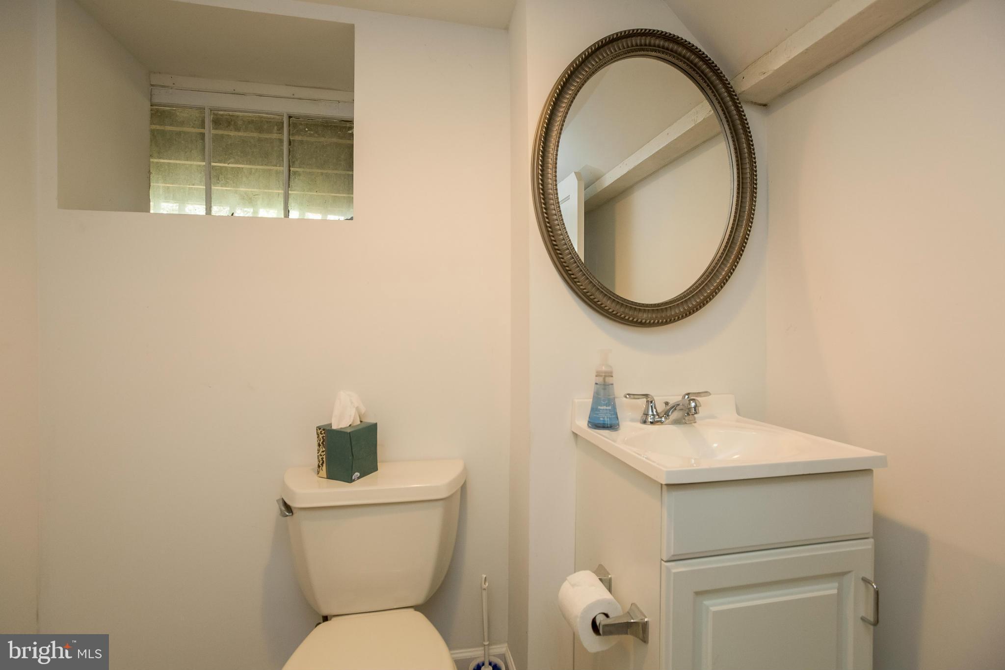 722 Brookwood Road Baltimore, MD 21229 - Photo 2 of 28 Bath