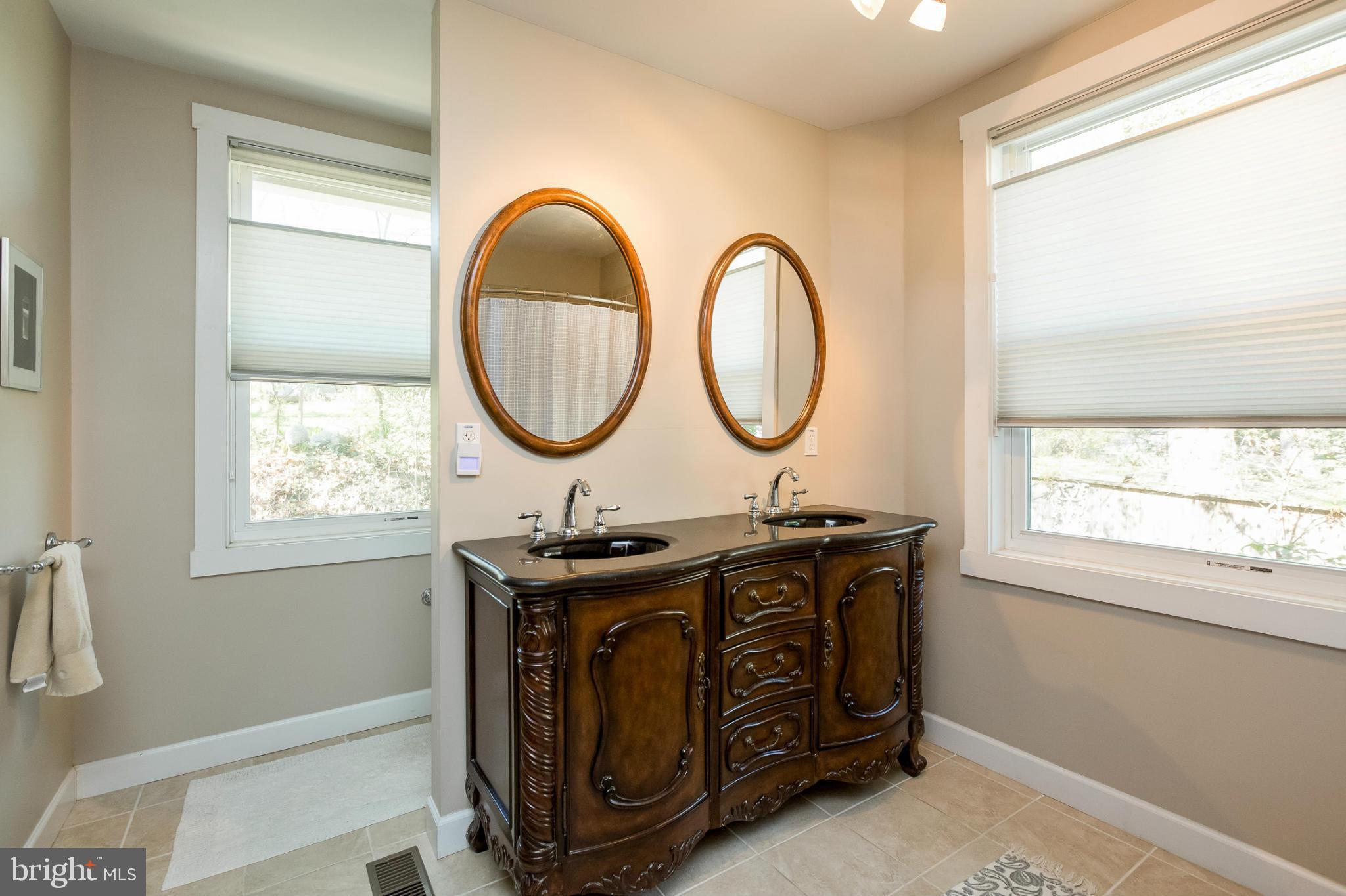 722 Brookwood Road Baltimore, MD 21229 - Photo 15 of 28 Bath (Master)