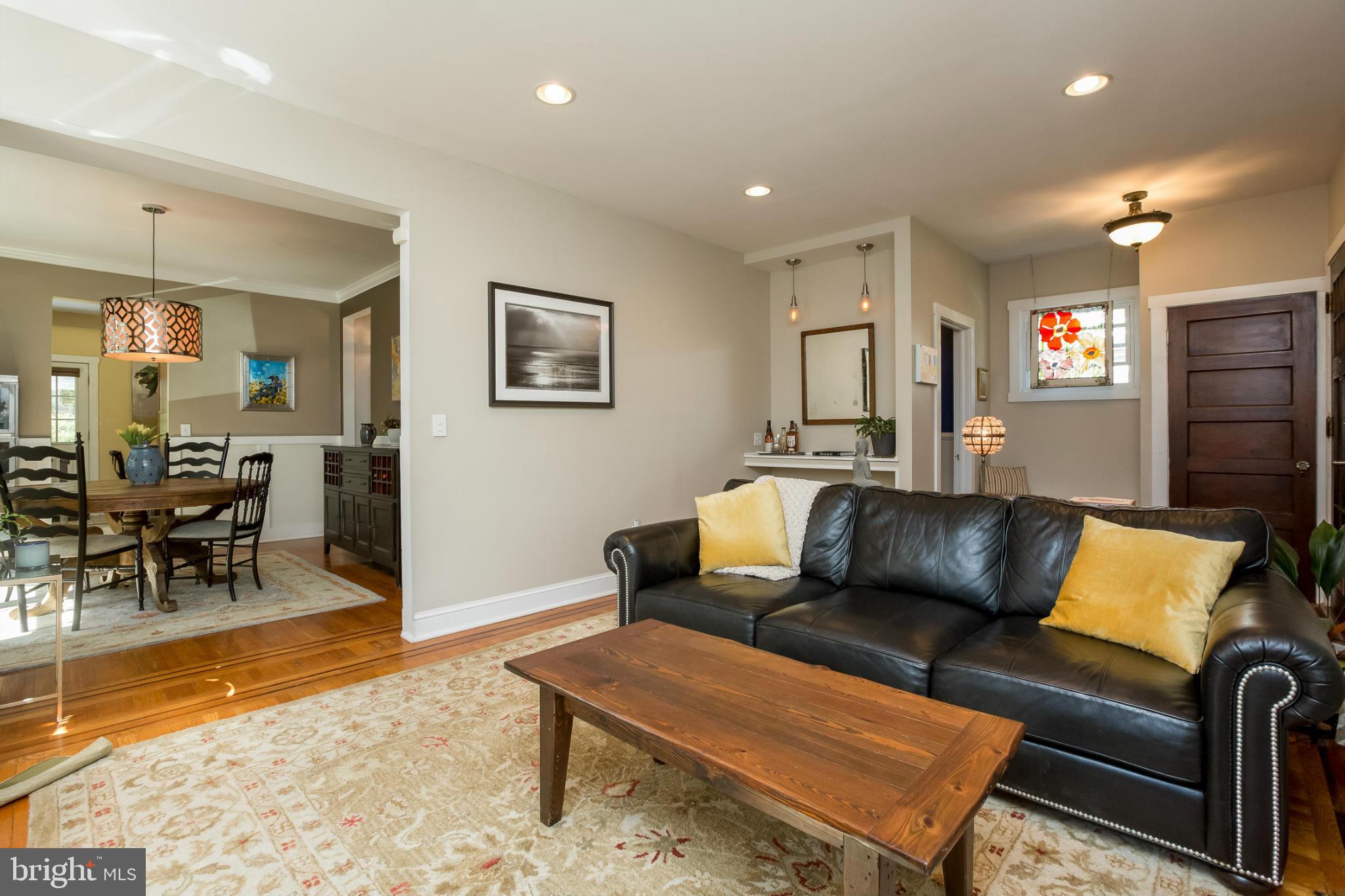 722 Brookwood Road Baltimore, MD 21229 - Photo 8 of 28 Living Room