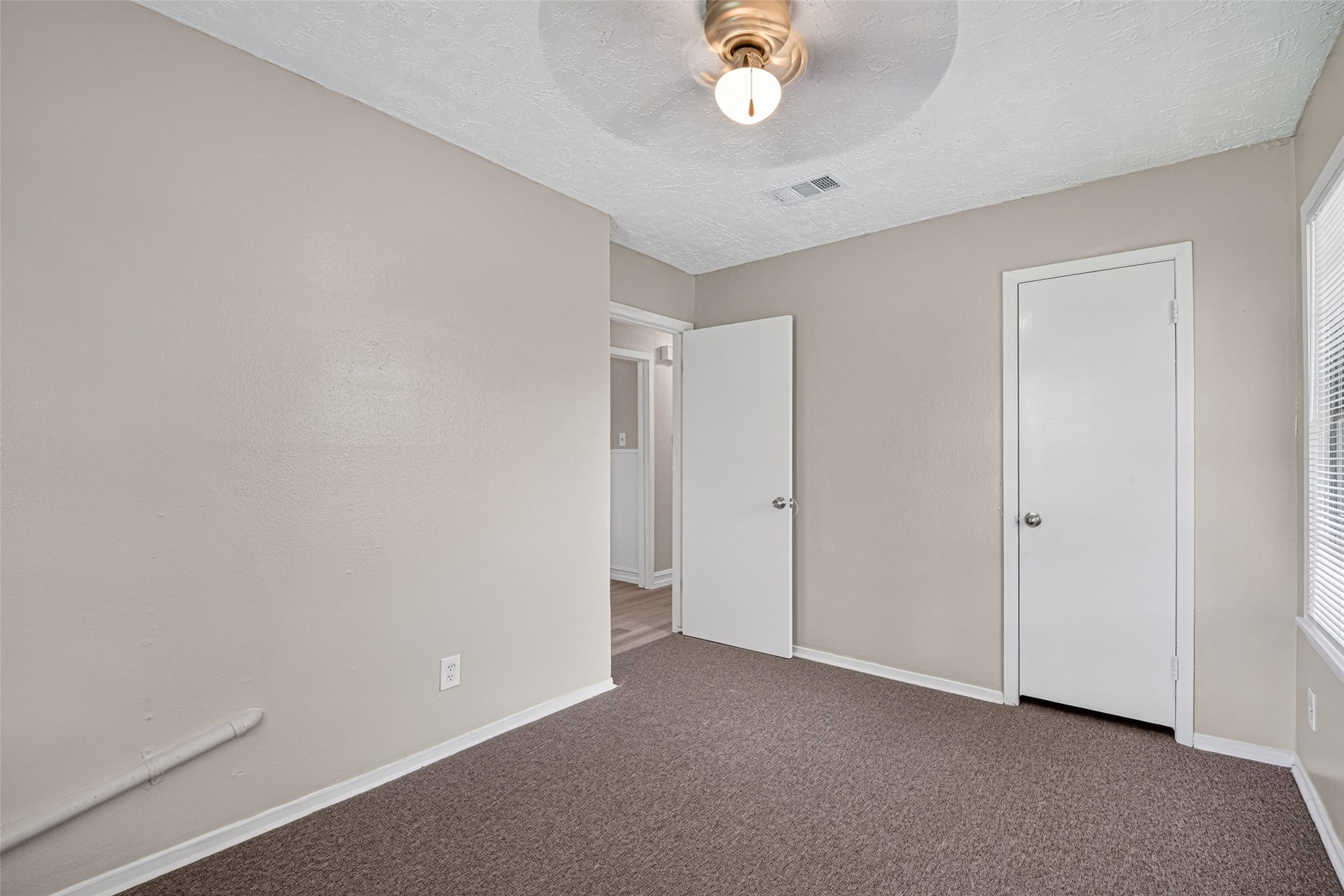 3218 Grant Street Pasadena, TX 77503 - Photo 18 of 26 A different view of this bedroom.