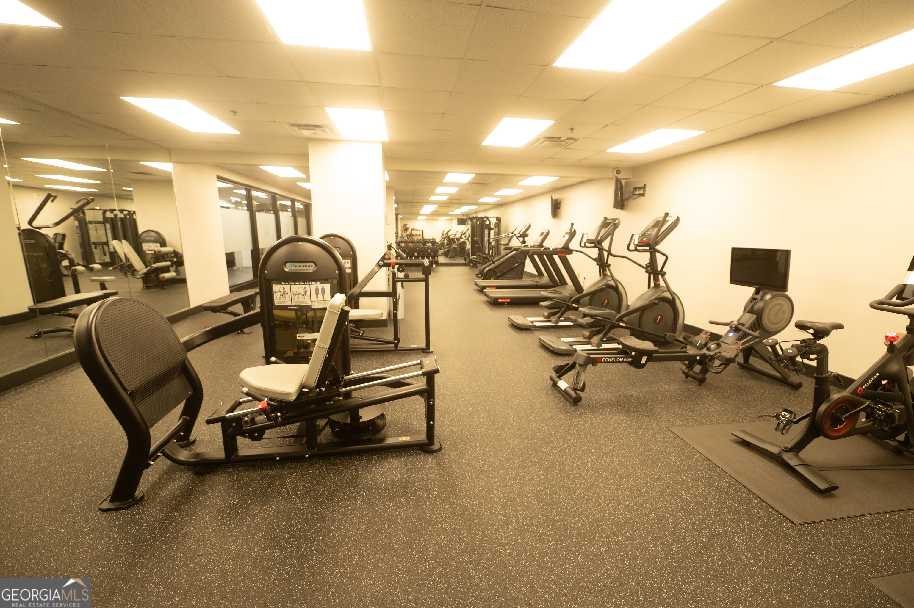 620 Peachtree Street Northeast, Unit 1501 Atlanta, GA 30308 - Photo 14 of 18 a view of a room with gym equipment