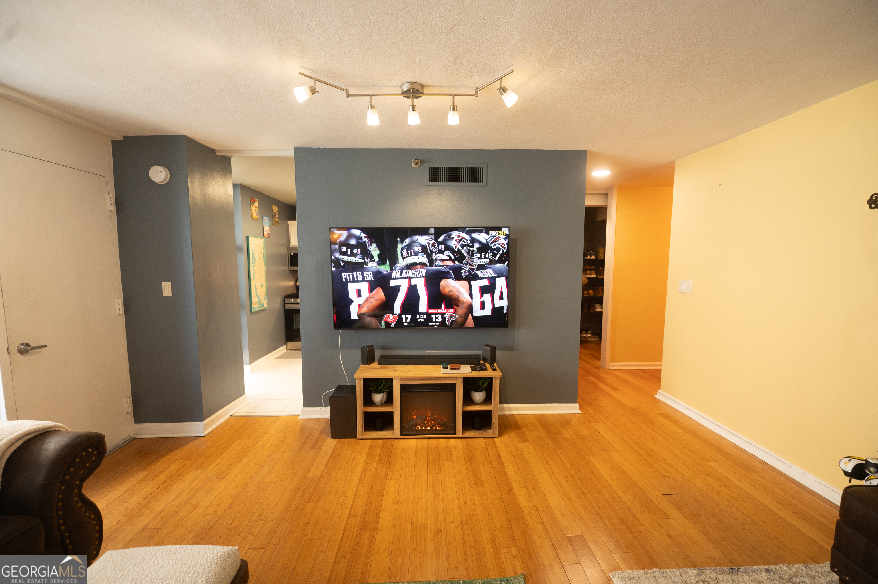 620 Peachtree Street Northeast, Unit 1501 Atlanta, GA 30308 - Photo 7 of 18 a living room with furniture and a flat screen tv