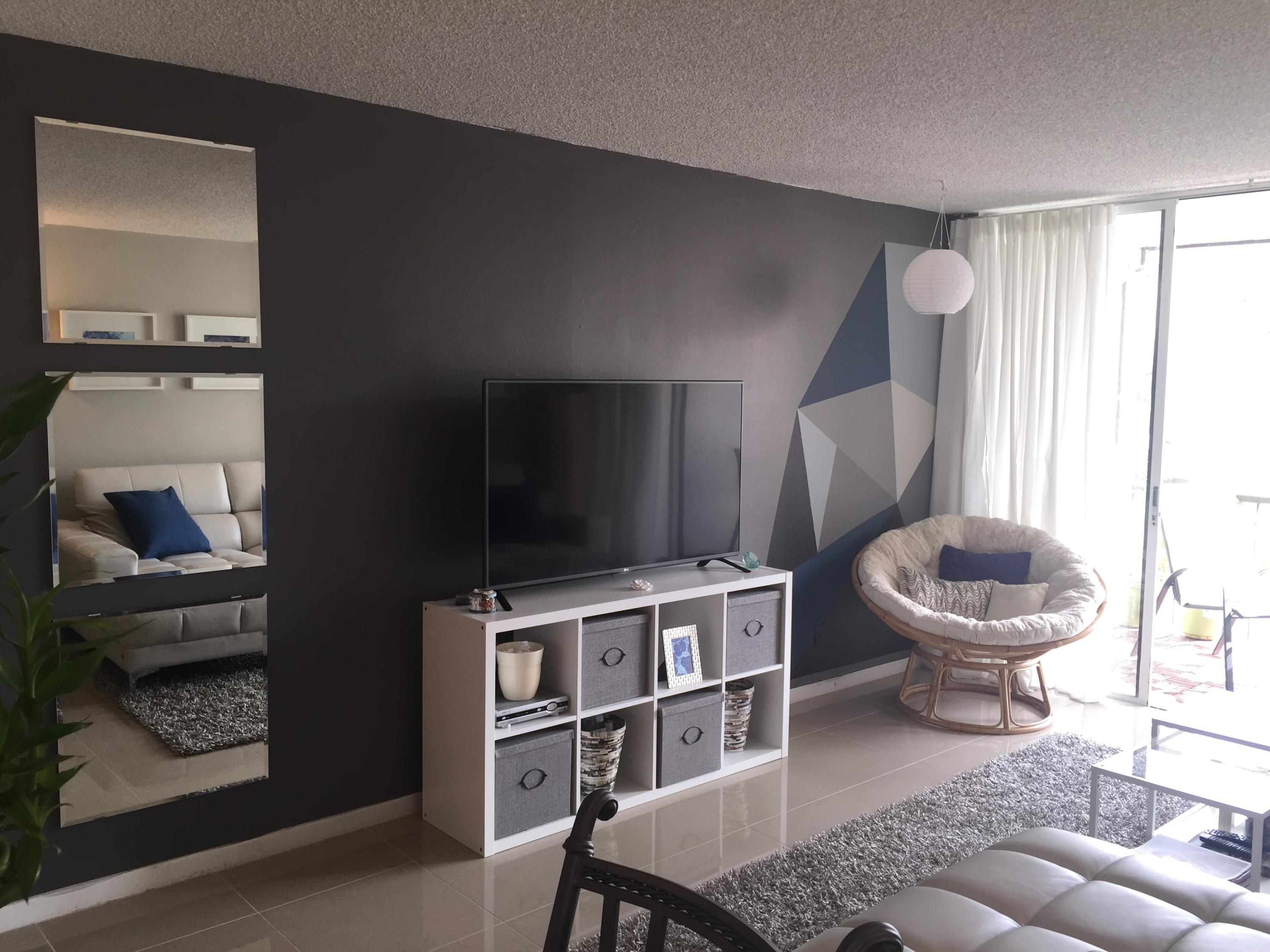 10 Royal Palm Way, Unit 2030 Boca Raton, FL 33432 - Photo 11 of 26 a living room with furniture and a flat screen tv