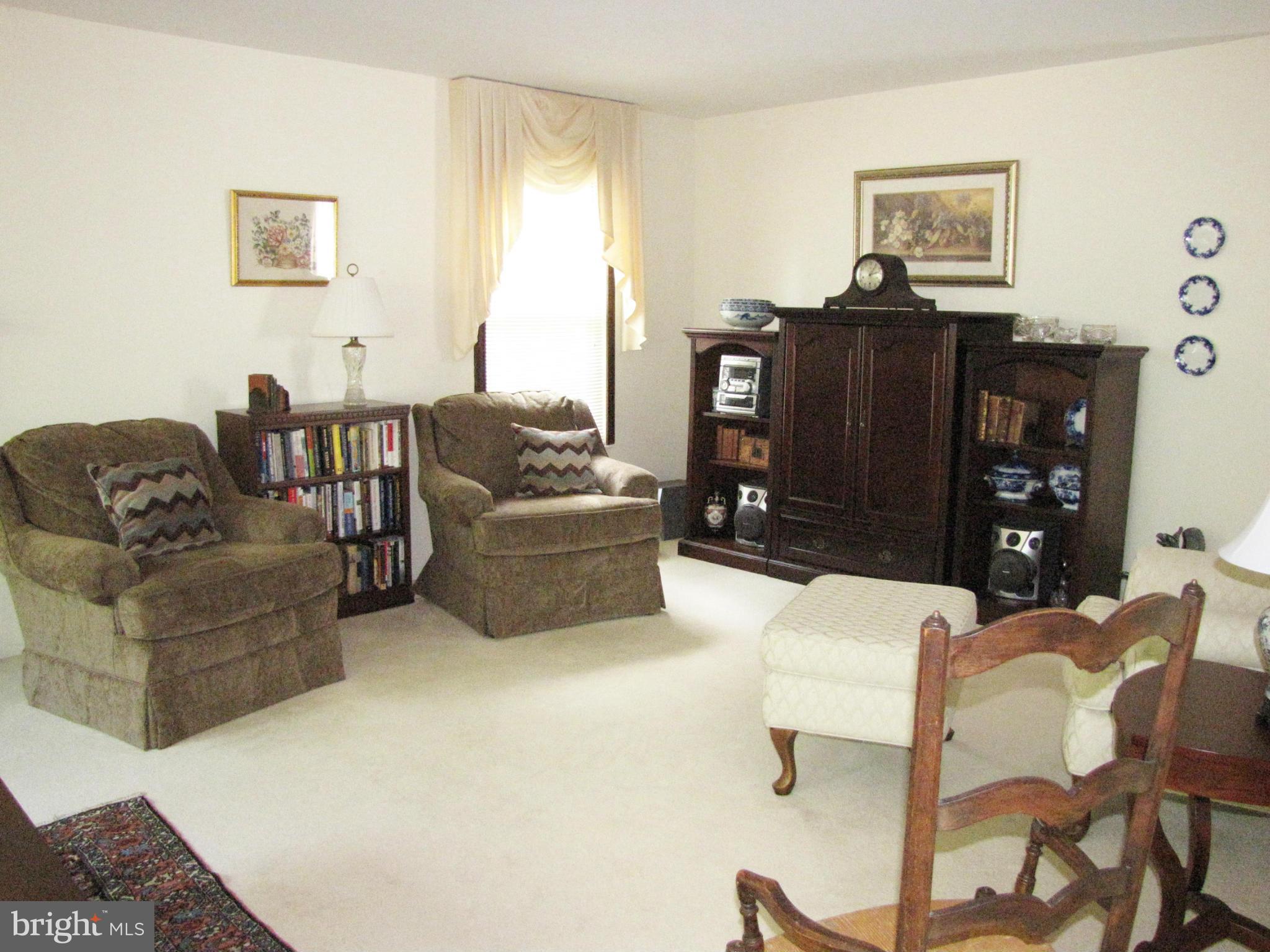 7359 Kindler Road Columbia, MD 21046 - Photo 4 of 27 Living Room