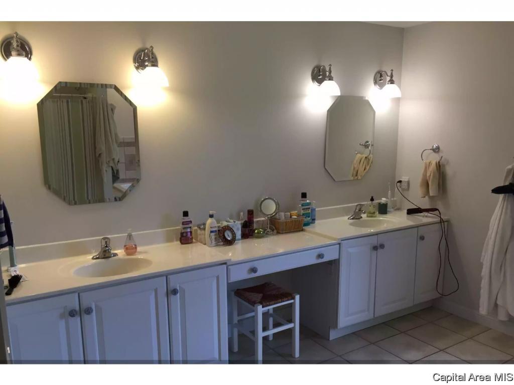 4055 Timber Ridge Road Cantrall, IL 62625 - Photo 22 of 26 Gallery Image 22