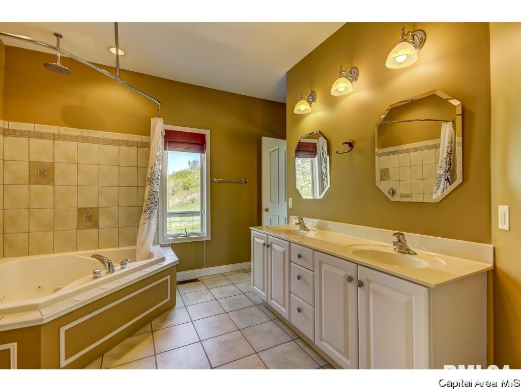 4055 Timber Ridge Road Cantrall, IL 62625 - Photo 9 of 26 Gallery Image 9
