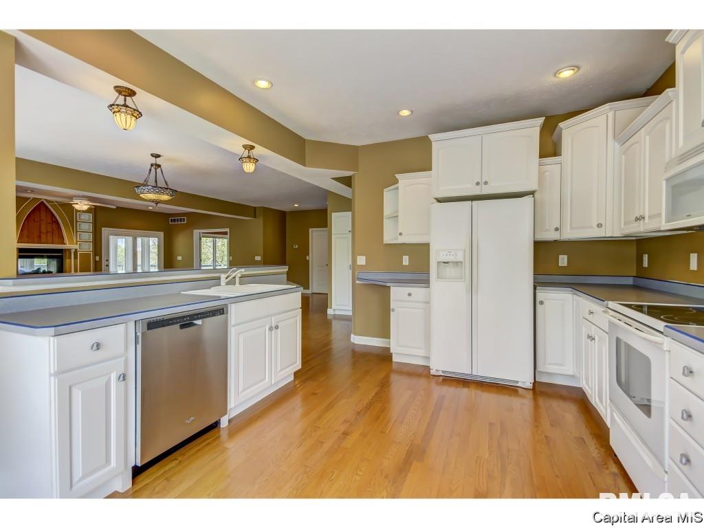 4055 Timber Ridge Road Cantrall, IL 62625 - Photo 10 of 26 Gallery Image 10