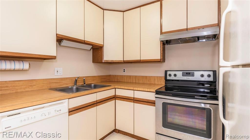 4905 Crooks Road, Unit B4 Royal Oak, MI 48073 - Photo 20 of 36