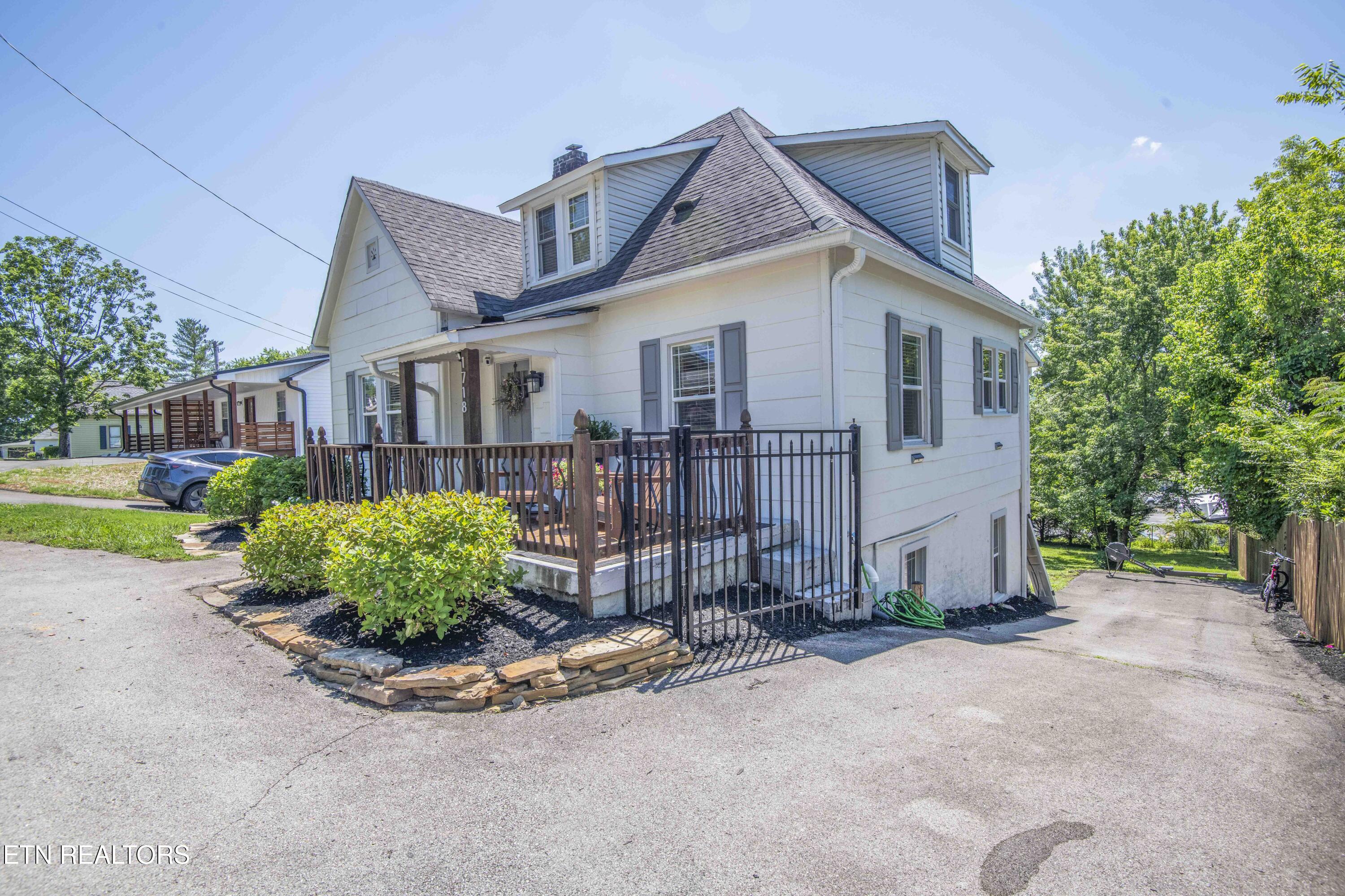 1718 Spring Street Powell, TN 37849 - Photo 2 of 21 2_1