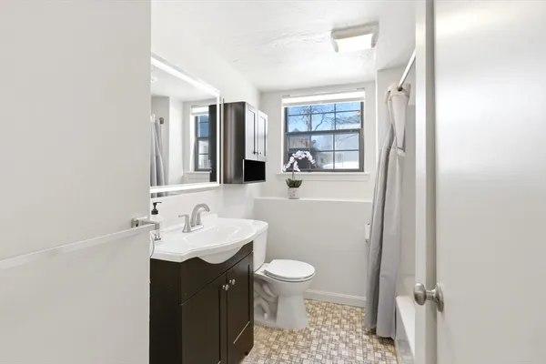 $2,200 | 8 Jackson Street, Unit B1, Quincy, MA 02169