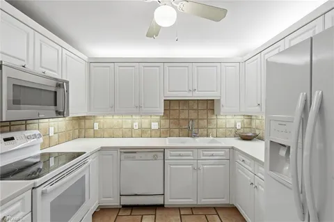 $999,000 | 3951 Gulf Shore Boulevard North, Unit 302, Naples, FL 34103
