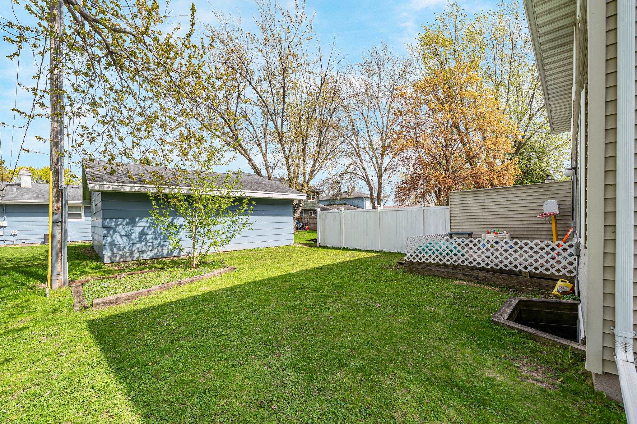 722 North Hawthorne Drive Appleton, WI 54915 - Photo 16 of 20