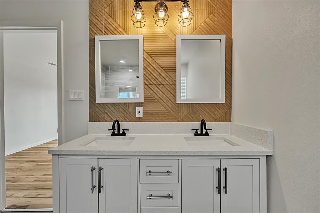 1719 Boot Hill Road Granbury, TX 76049 - Photo 15 of 35 Double Vanity