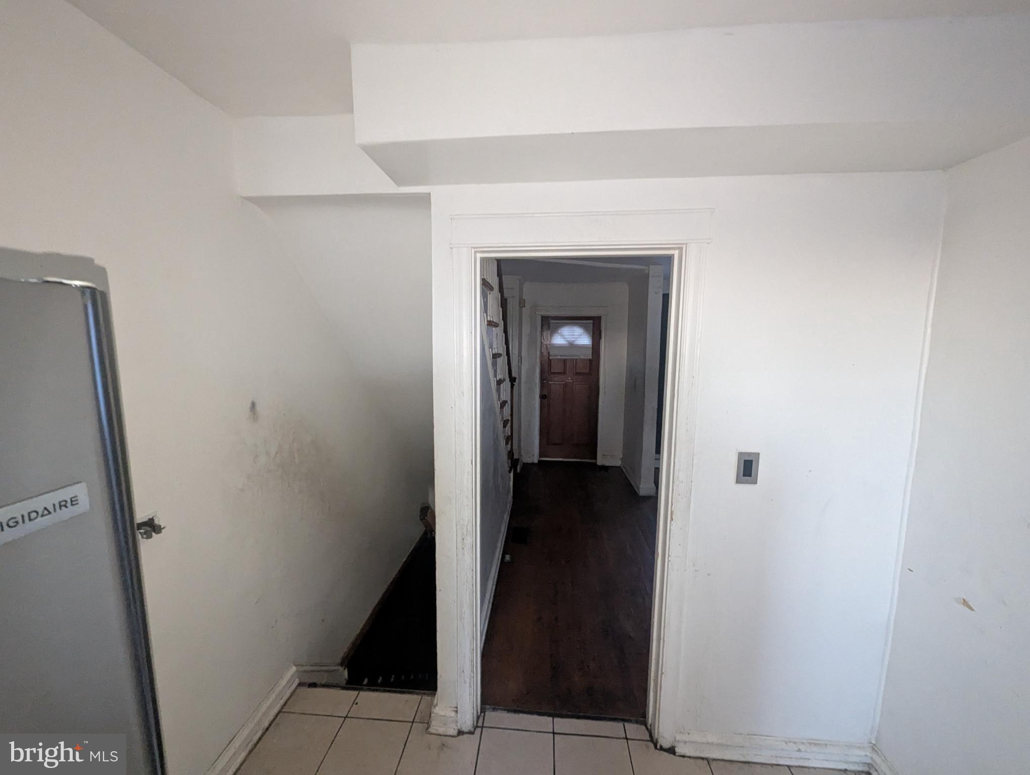 3602 Chesterfield Avenue Baltimore, MD 21213 - Photo 12 of 37 Spacious entryway with inviting charm.
