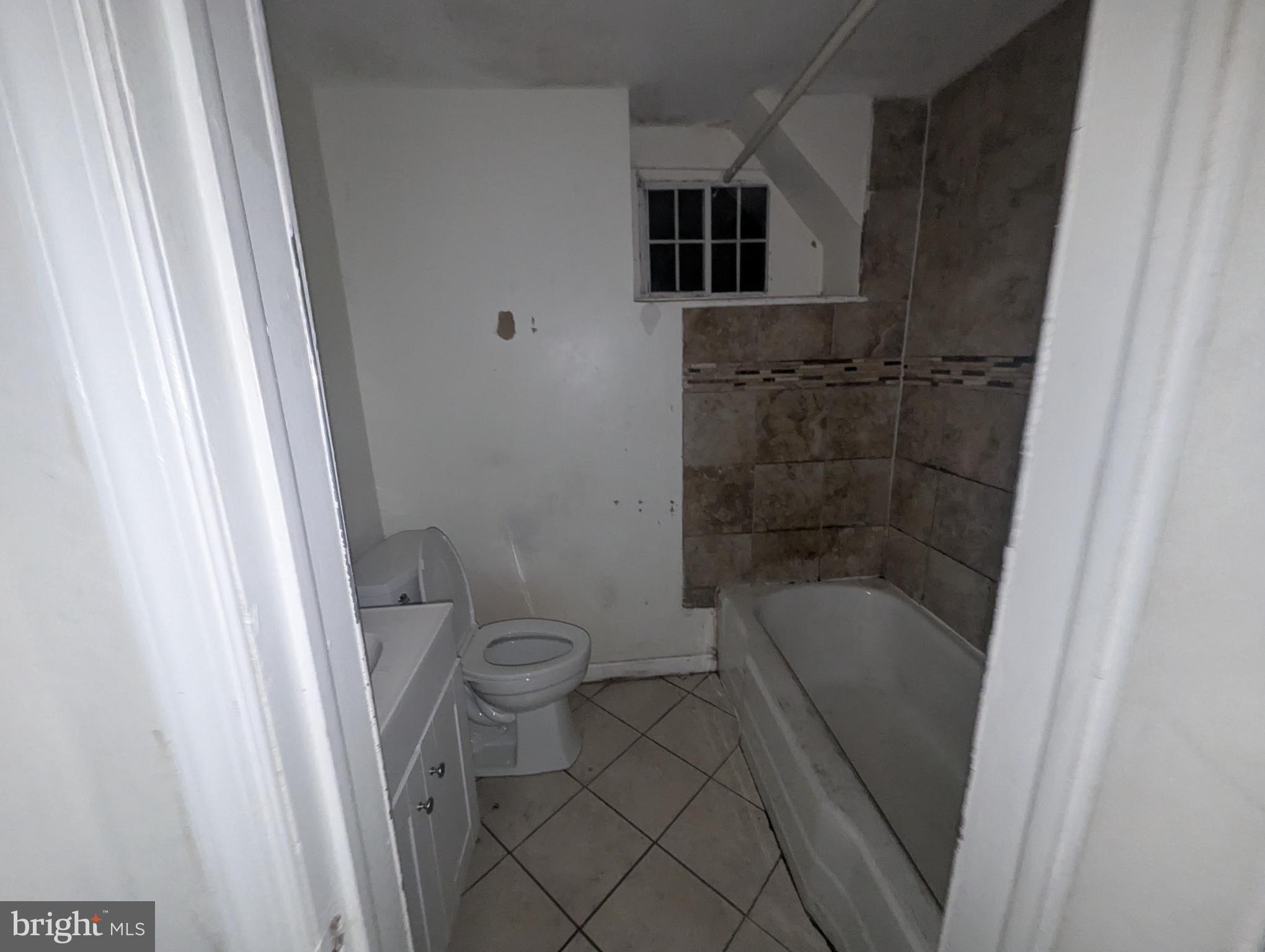 3602 Chesterfield Avenue Baltimore, MD 21213 - Photo 20 of 37 Cozy bathroom with modern tile accents.