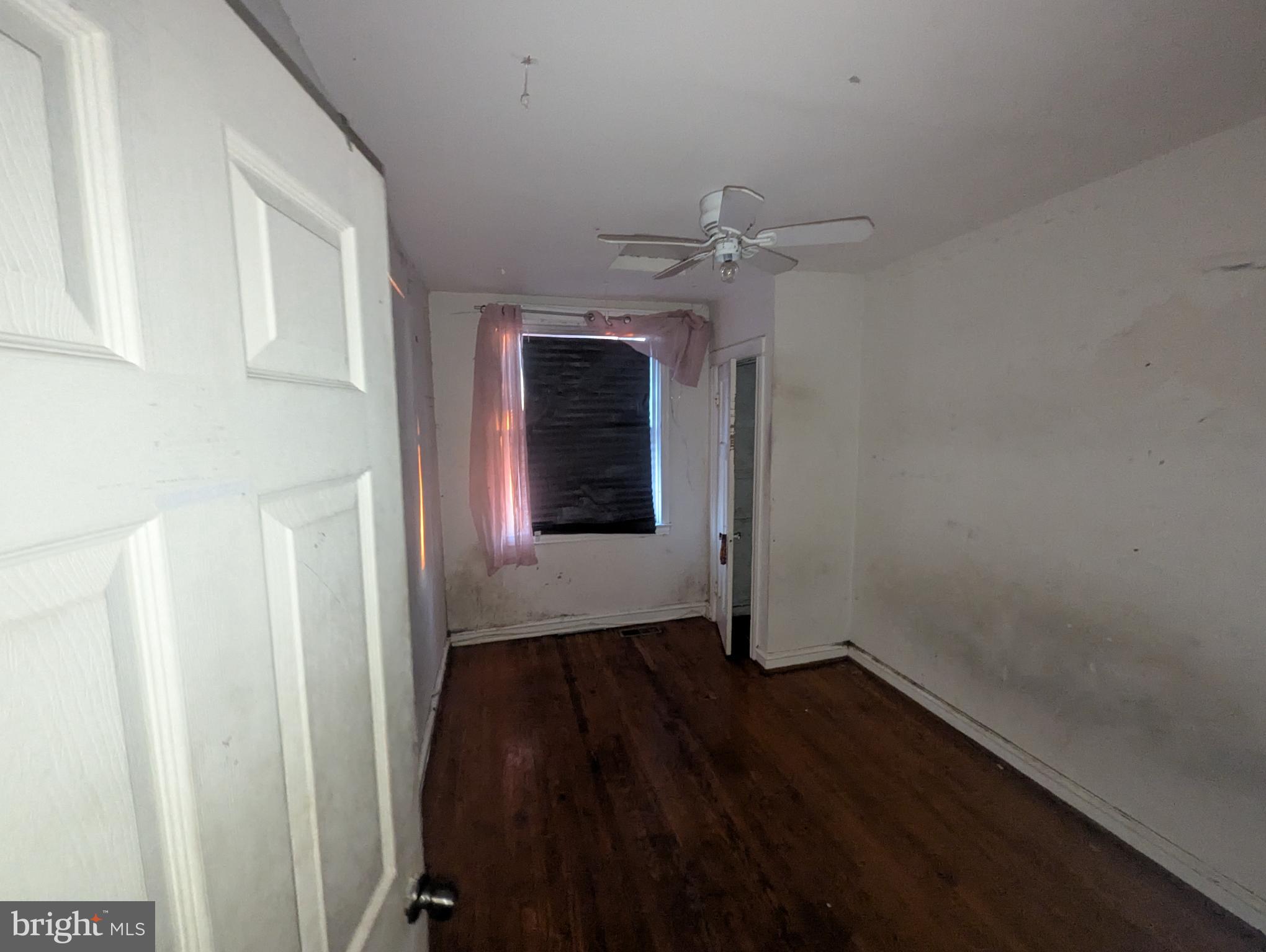 3602 Chesterfield Avenue Baltimore, MD 21213 - Photo 26 of 37 Bright potential in a cozy, blank canvas room.